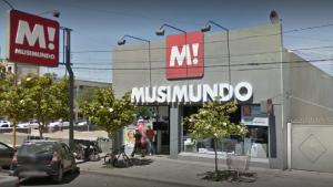 Con un boquete, intentaron robar en la sucursal de Musimundo en Regina