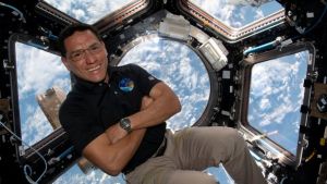 Astronauta de la NASA batió un récord de permanencia en el espacio: conocé cuántos días