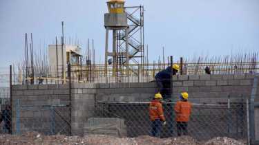 La obra del nuevo pabellón para la Unidad 11 de Neuquén es una de las que prometió terminar la actual gestión. (Archivo/Matías Subat)