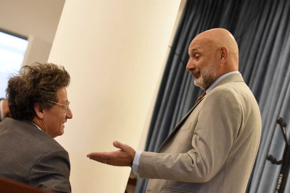 El fiscal jefe Pablo Vignaroli y el querellante Gustavo Kohon, por la fiscalía de Estado. Foto Matías Subat.
