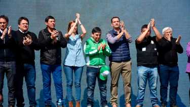Gaido, Bertoldi, Castelli, los referentes políticos que subieron al escenario en Plottier. Foto: Matías Subat.