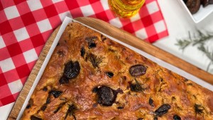 Receta express: pan saborizado con morrón y cebolla facilísimo