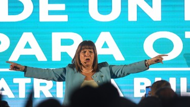 La candidata presidencial de Juntos por el Cambio (JxC), Patricia Bullrich, presentó esta tarde su libro "De un día para el otro, medidas para cambiar de verdad en las primeras 24 horas de Gobierno". 