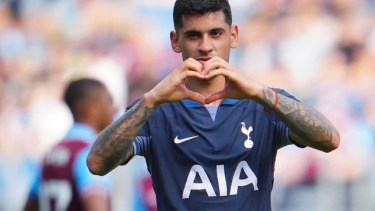 Romero puso el 2-1 en la remontada del Tottenham.