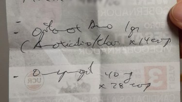 El paciente recibió la receta para combatir la gripe en el revés de la boleta de las últimas elecciones provinciales. foto: gentileza La Carreteera