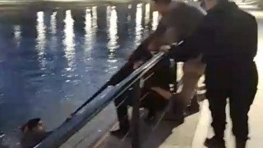 Marcos logró rescatar a la joven de las frías aguas del canal principal de riego. foto: gentileza TodoRoca.