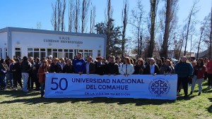 La Universidad del Comahue realizó un masivo «ruidazo» para defender la educación pública