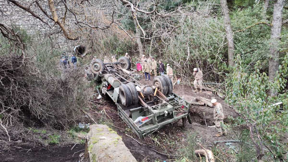 La tragedia ocurrió sobre la Ruta 62 camino hacia Lolog, en dirección a San Martín de los Andes. Foto: Nicolás Almagro. 