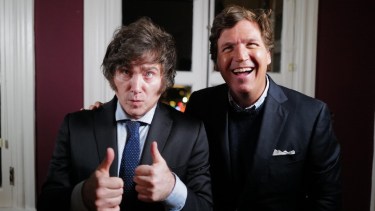 El periodista Tucker Carlson y Javier Milei.