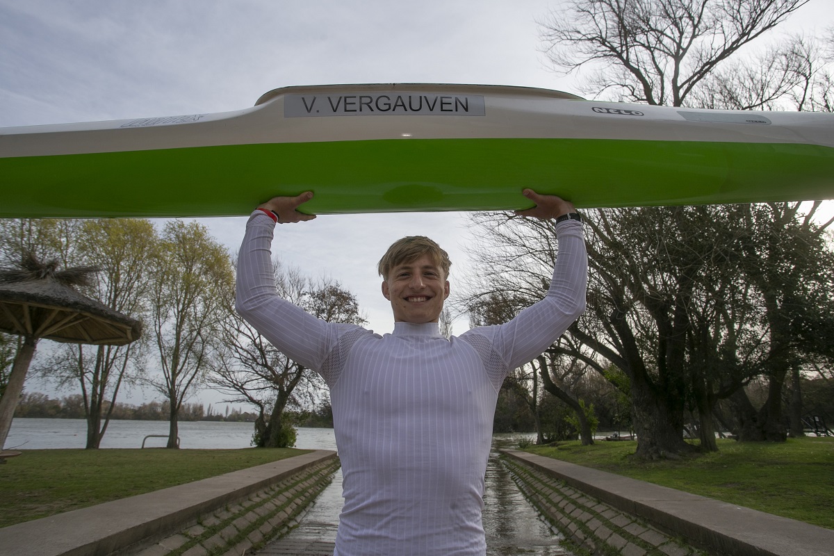 Con 18 años logró dos medallas doradas, las únicas para el seleccionado argentino en el Mundial de Canotaje de maratón que se celebró en Dinamarca. Foto: Pablo Leguizamon