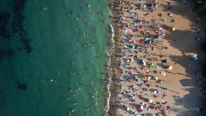 La “rebelión de las toallas”, la manifestación griega que reclama el uso de sus playas