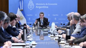 Impuesto a las ganancias: Massa reúne a su gabinete para analizar la eliminación