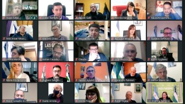 En abril del 2021, otro zoom de la gobernadora con los intendentes. Foto Gentileza