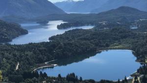 Denuncian a Gennuso por la obra de un complejo hotelero en una reserva natural de Bariloche