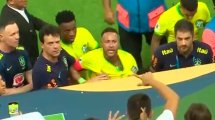 Imagen de Mirá el fuerte cruce entre Neymar y los hinchas de Brasil: le tiraron pochoclos y el jugador reaccionó
