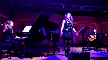 «La canción de las poetas» se presenta en El Biombo, de Roca