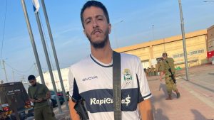 Con remera de Messi y Gimnasia, quién es el argentino que combate para el ejército de Israel