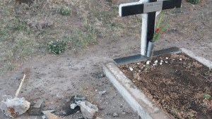 Vandalismo: destrozaron lápidas en un cementerio del Alto Valle