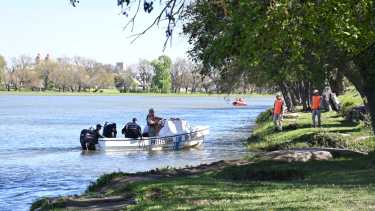 Personal de la Prefectura Naval Argentina, siguen con la búsqueda del cuerpo. Foto: Marcelo Ochoa.