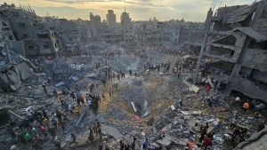 Guerra Israel y Gaza: un bombardeo a un centro de refugiados dejó cientos de muertos palestinos