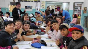 La otra cara de la Feria del Libro en Cipolletti: un autor presentó su libro en una escuela rural