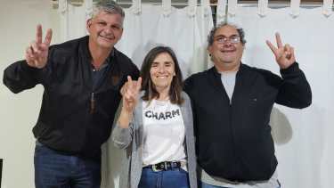 El intendente de General Conesa, Héctor Leineker; la legisladora Alejandra Mas y el presidente del PJ, Sergio Hernández. Foto: Gentileza.