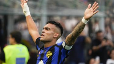 Lautaro Martínez podría extender su contrato hasta 2028 con el Inter. (AP Photo/Luca Bruno)