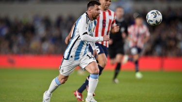 Lionel Messi entró desde el banco suplente en la victoria frente a Paraguay. (AP Photo/Gustavo Garello)