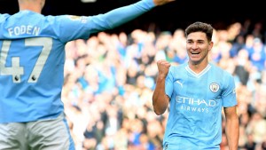 Julián Álvarez marca el camino: anotó el primer gol de la victoria del Manchester City