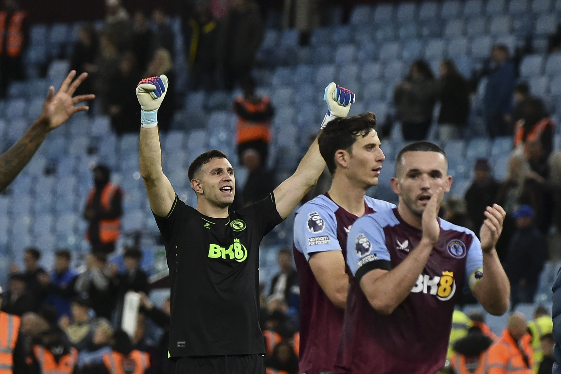 Dibu Martínez fue una de las figuras en la victoria del Aston Villa. (AP Photo/Rui Vieira)