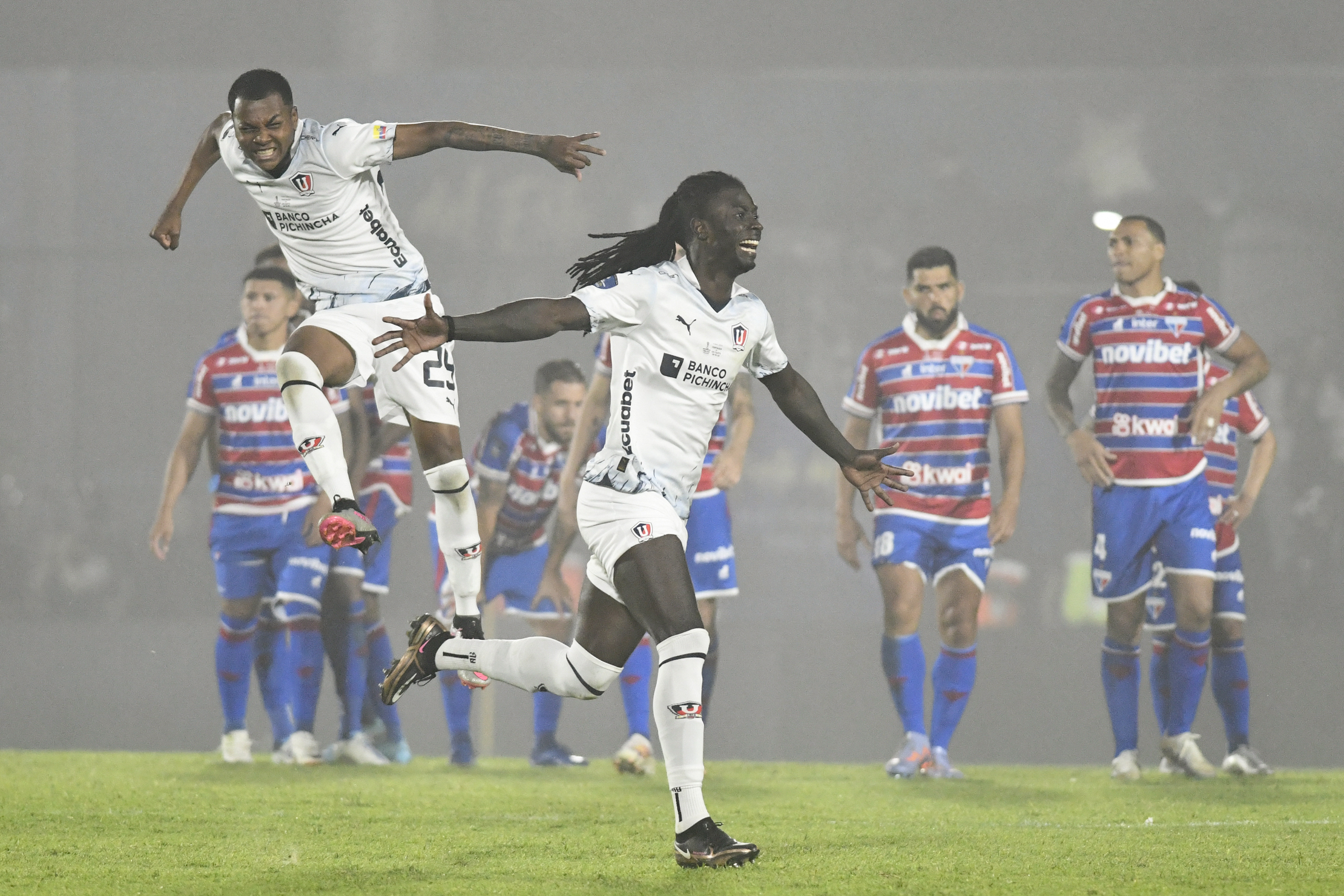 Liga de Quito se consagró campeón tras superar a Fortaleza desde los doce pasos. (AP Photo/Santiago Mazzarovich)