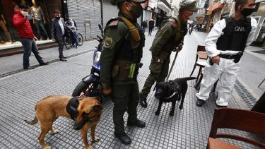 Dólar blue: siguen los operativo en el microcentro porteño.