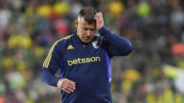 Jorge Almirón prueba variantes en el lateral izquierdo ante la ausencia de Fabra.