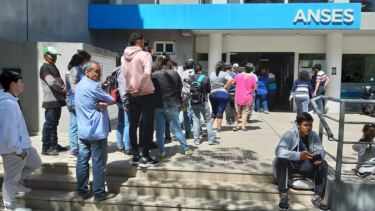Anses ya abona la primera cuota del refuerzo a trabajadores informales. 