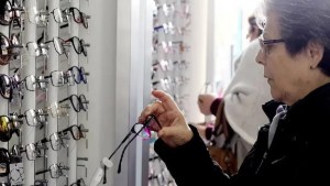 PAMI: Cómo pedir los anteojos gratis para jubilados en noviembre 2023