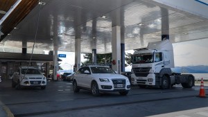 Combustible: fijan cupos a las estaciones de servicio en Bariloche pero no hay faltante