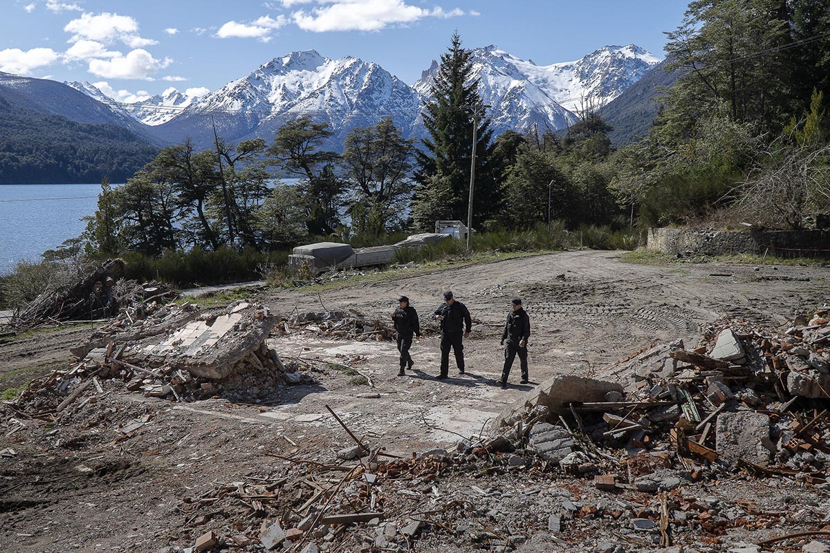 Pobladores de Villa Mascardi aseguraron que la calma relativa que se vive es por la presencia de efectivos de fuerzas federales en el lugar. (Foto: Marcelo Martinez / Patagonia)