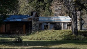 Villa Mascardi: A un año del desalojo, propietarios todavía no reconstruyeron sus casas destruidas