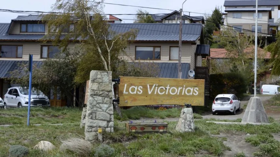 El barrio Las Victorias tiene alrededor de 7.000 habitantes que esperan desde hace años que se haga la obra de la red cloacal. (foto de archivo)