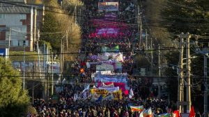 Una masiva marcha selló el Encuentro de Mujeres y Disidencias en Bariloche