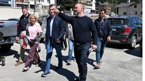 Video | Abuchearon a Mauricio Macri en la calle Mitre de Bariloche