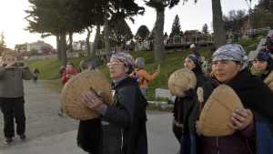 Cómo fue la ceremonia mapuche que abrió el Encuentro de Mujeres y Disidencias en Bariloche