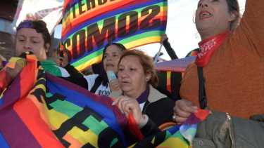 Norma Nahuelcura, la madre de Tehuel de la Torre, desaparecido desde el 11 de marzo del 2021, estuvo a la cabeza de la marcha que se hizo este sábado en Bariloche. (foto Alejandra Bartoliche) 