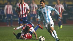 Argentina y Paraguay disputarán su partido 100 esta noche en el Monumental