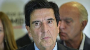 Melconian le puso precio al dólar oficial tras las elecciones del domingo y salieron a cruzarlo