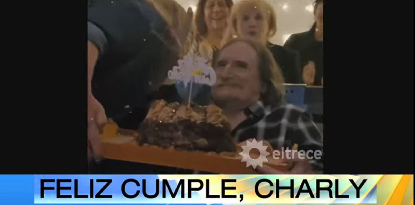 La imagen de Charly García festejando sus 72 años. 