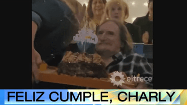 La imagen de Charly García festejando sus 72 años. 