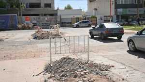 Cipolletti agujereada: el peligro constante de transitar entre pozos y baches