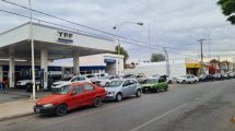 Imagen de Cutral Co debate cobrar por cargar combustible como Neuquén capital