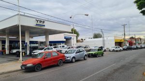 Cutral Co debate cobrar por cargar combustible como Neuquén capital